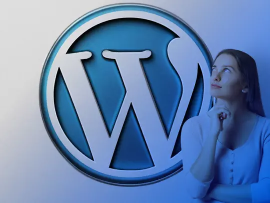 osoba myśląca nad logotypem wordpress-a